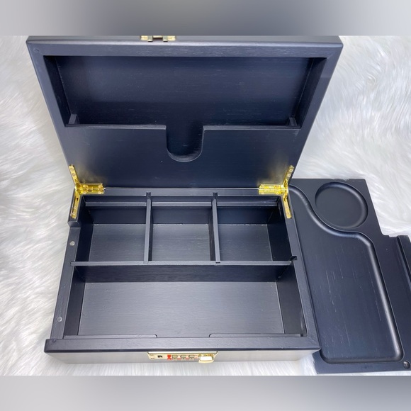 Premium Bamboo storage box with lock and removable tray and compartments - Picture 3 of 7